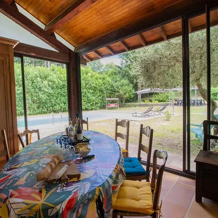 Magnifique Maison Paisible Avec Piscine 펜션