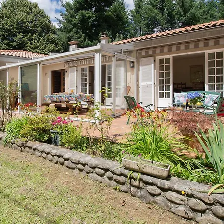 Magnifique Maison Paisible Avec Piscine 펜션